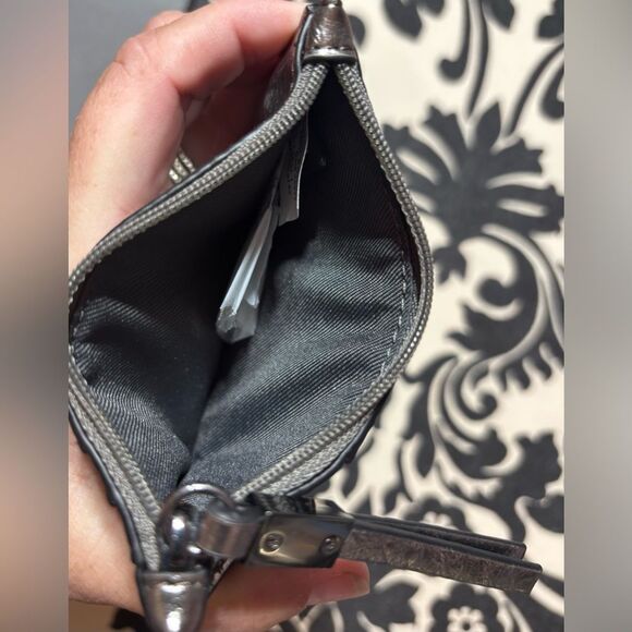 New Simply Vera Vera Wang Amboy Metallic Wallet - Picture 4 of 4